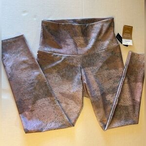 Onzie highrise moisture wicking long capri pant NWT SZ M/L or 8/10. I18